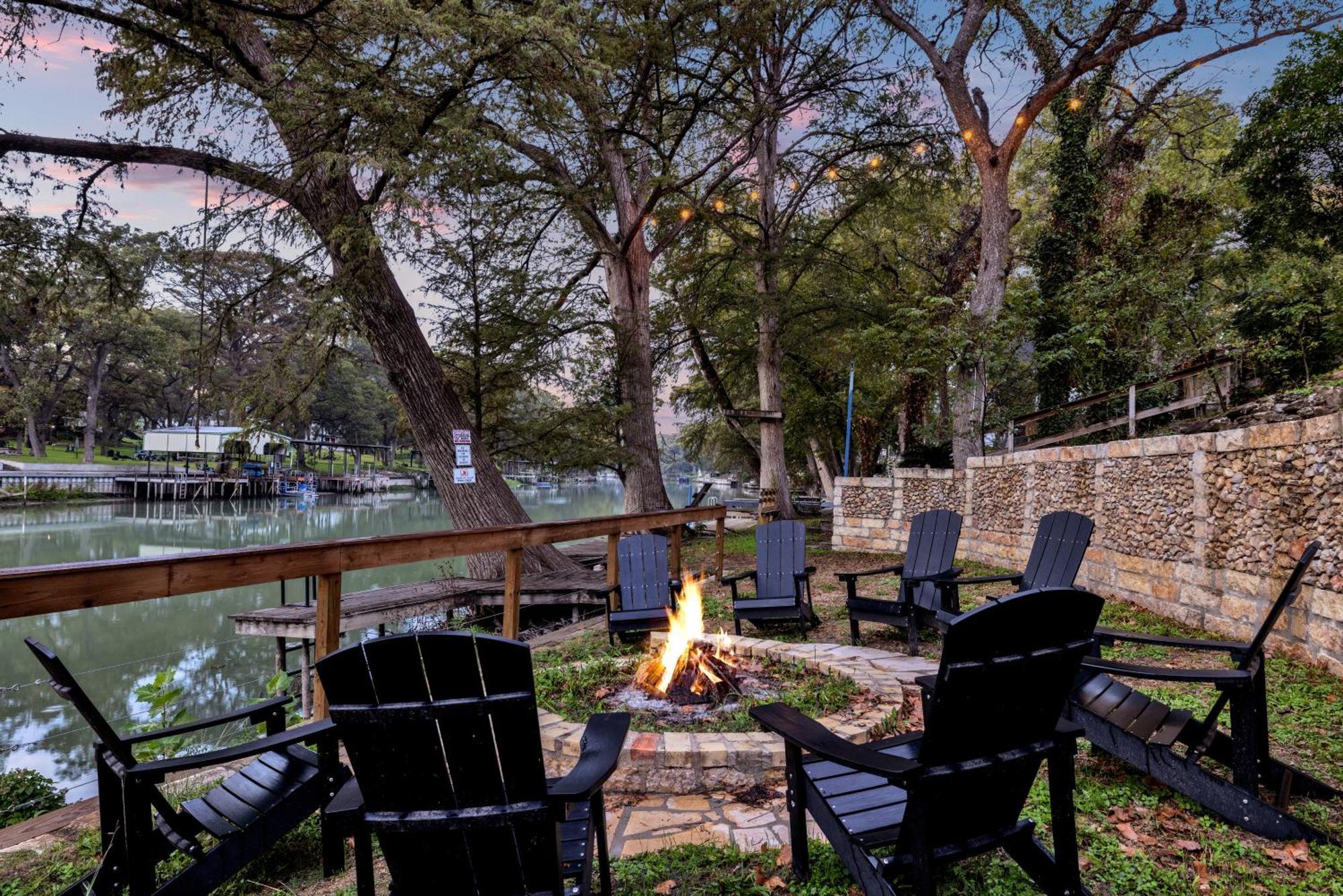 Luxury Lakefront Oasis With Boat Dock-Firepit McQueeney Exterior photo
